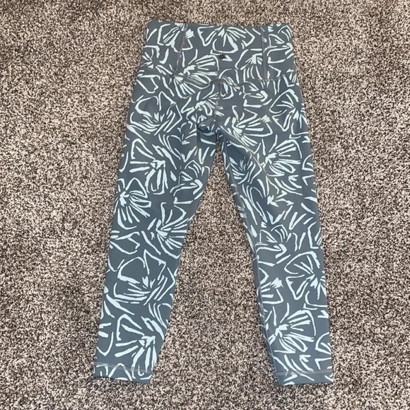Athleta Elation Textured 7/8 Tight in Floral Sketch Minimali - Picture 4 of 4